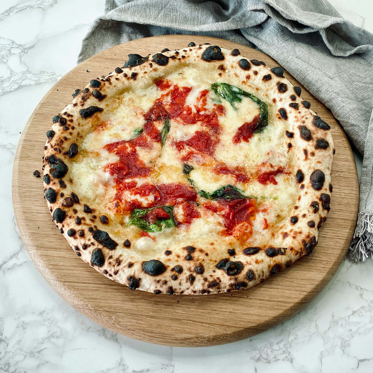 Pizzabræt i olieret eg